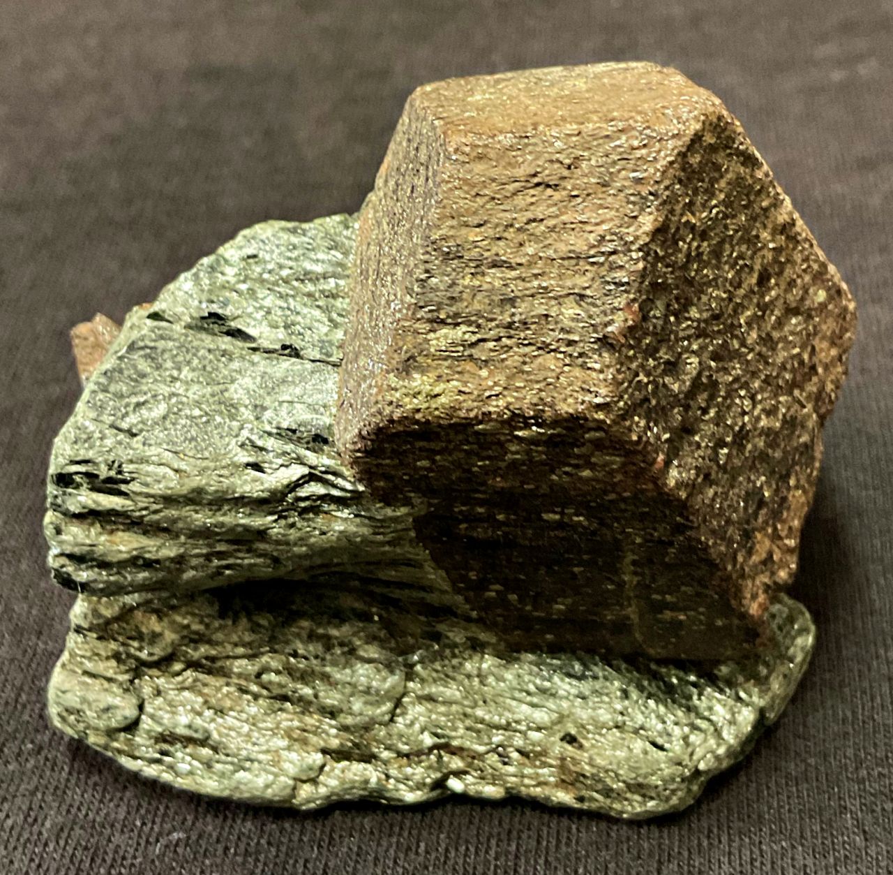 Almandine Garnet Ex Milton Lavers (stock code COL022400)